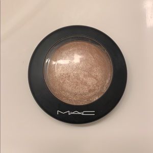 MAC Soft and Gentle Mineralize Skinfinish.